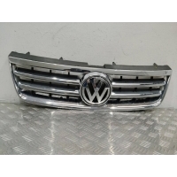 решетка радиатора Volkswagen Touareg 1 поколение 2006 7L6853651