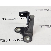 петля двери передней левой Tesla Model Y 2021 1497492-00