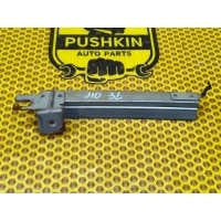 Направляющая стекла двери Nissan Qashqai J10 2012 82217JD000