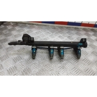 Топливная рампа бензиновая VOLKSWAGEN GOLF (1998-2002) 2001 037133317N