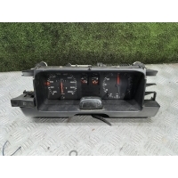 Щиток приборов (приборная панель) Audi 80 B2 1984