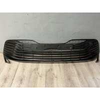 Toyota camry viii решетка радиатора 53113-33020