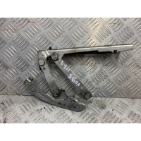 Петля капота правая Chrysler Voyager 5 2008
