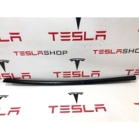 Молдинг двери передней левой Tesla Model 3 2022 1080681-00-B