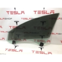 Стекло двери передней правой Tesla Model 3 2022 1077901-99-A,1568569-00-C