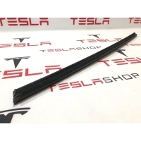 Молдинг двери передней правой Tesla Model 3 2022 1080684-00-B
