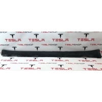 Накладка на порог Tesla Model 3 2022 1089828-00-D,1089830-00-D