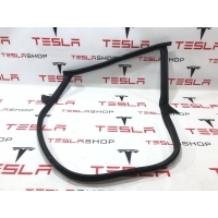 Уплотнитель Tesla Model 3 2022 1090510-00-K