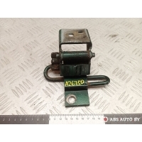 петля двери передней правой Audi A4 B5 1999 8D0831412F