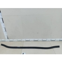 Уплотнитель капота Skoda Skoda Rapid 2012-2020 6V0823723A