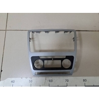 Рамка магнитолы Skoda Skoda Octavia (A5 1Z-) 2004-2013 1Z0858069