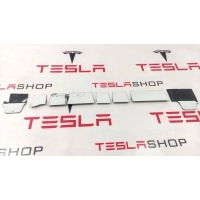 Накладка на порог Tesla Model X рест. 2022 1680268-00-A,160808100E,1680267-00-A