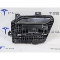 ручка наружная двери левой Tesla Model S 2018 1100299-00