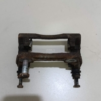 Скоба суппорта переднего Renault Clio III (2005 - 2012) 7701059704
