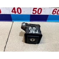 Кнопка открывания багажника Volkswagen Passat B3 (1988—1993) 357827571
