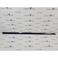 Молдинг (накладка кузовная) левый Tesla Model S 2018 1012215-00