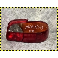 Фонарь задний правый Toyota Avensis 1 1999