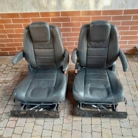 Кресла в центральных chrysler voyager lancia v rok 2008-2020