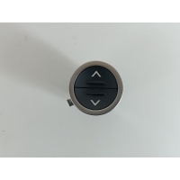 Кнопка открывания бардачка Land Rover Range Rover LR071936