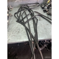 Уплотнитель стекла двери Toyota Land Cruiser UZJ100 1998-2007 6814160042, 6815160032, 6814260043, 6815260033