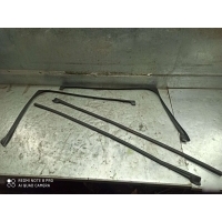 Уплотнитель двери Toyota Land Cruiser 300 67864-60040