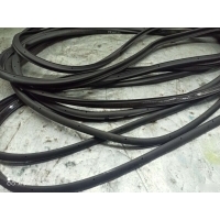 Уплотнитель двери Toyota Land Cruiser 300 6787160140