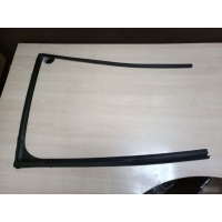 Уплотнитель стекла Lexus LX500 68152-60070