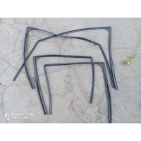 Уплотнитель стекла двери Lexus ES 7 2018-2022 6814233140, 68142-33140, 68152-33140, 68141-33140, 68151-33140