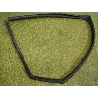 Уплотнитель стекла двери Lexus NX AGZ15 2020 6815278011, 68152-78011