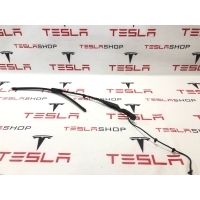 Щеткодержатель (поводок стеклоочистителя, дворник) Tesla Model 3 2022 1076726-00-E,1621685-00-A