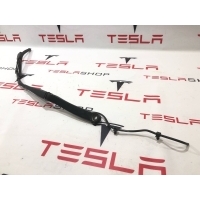 Щеткодержатель (поводок стеклоочистителя, дворник) Tesla Model 3 2022 1076729-00-B,1076727-00-C,1621687-00-A