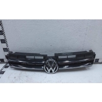 Решетка радиатора Volkswagen Touareg 2