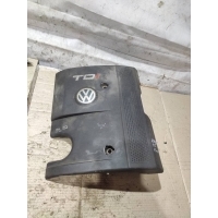 Декоративная крышка двигателя Volkswagen Passat B5 2000