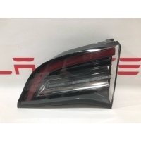 Фонарь крышки багажника правый Tesla Model 3 2022 1077402-00-G