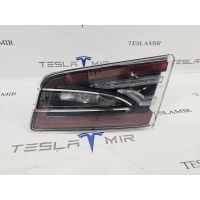 Фонарь крышки багажника правый Tesla Model S 2018 1006006-00,6005924-00