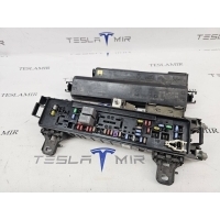 Блок предохранителей Tesla Model S 2018 1094405-00