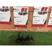 Замок капота Volkswagen Tiguan 1