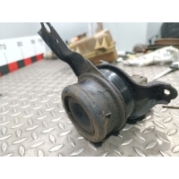 Подушка крепления двигателя Toyota Avensis 2003
