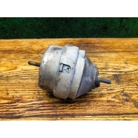 Подушка крепления двигателя Volkswagen Passat B5 1999 8D0199379J