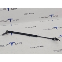 амортизатор капота Tesla Model S 2018 1062634-00