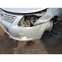 Бампер передняя передний toyota avensis t27 1f7