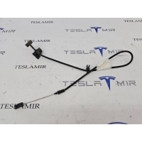 Трос капота правый Tesla Model S 2017 1066699-00