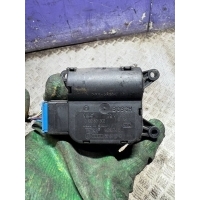 Моторчик заслонки печки Audi A4 B6 2002 8E1820511C