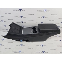 Консоль салона (кулисная часть) Tesla Model Y 2022 1766003-00,1766001-00,1766001-70