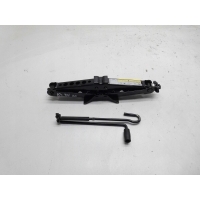 Домкрат подъёмник колёса рукоятка 8v0011031a audi a3 8v оригинал