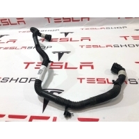 Патрубок радиатора Tesla Model 3 2022 1077585-00-D