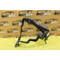Кронштейн фары Перед. Mercedes C-classe W204 2007-2014 A204626044