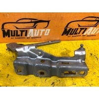 Петля капота Mercedes C-classe W203 A2038800328
