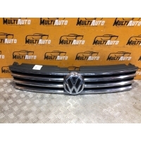 Решетка радиатора Volkswagen Touareg 2 2014-2018 7p6853651l