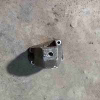 Кронштейн КПП Volkswagen Passat B5(1997-2005) 2001 8d0399113